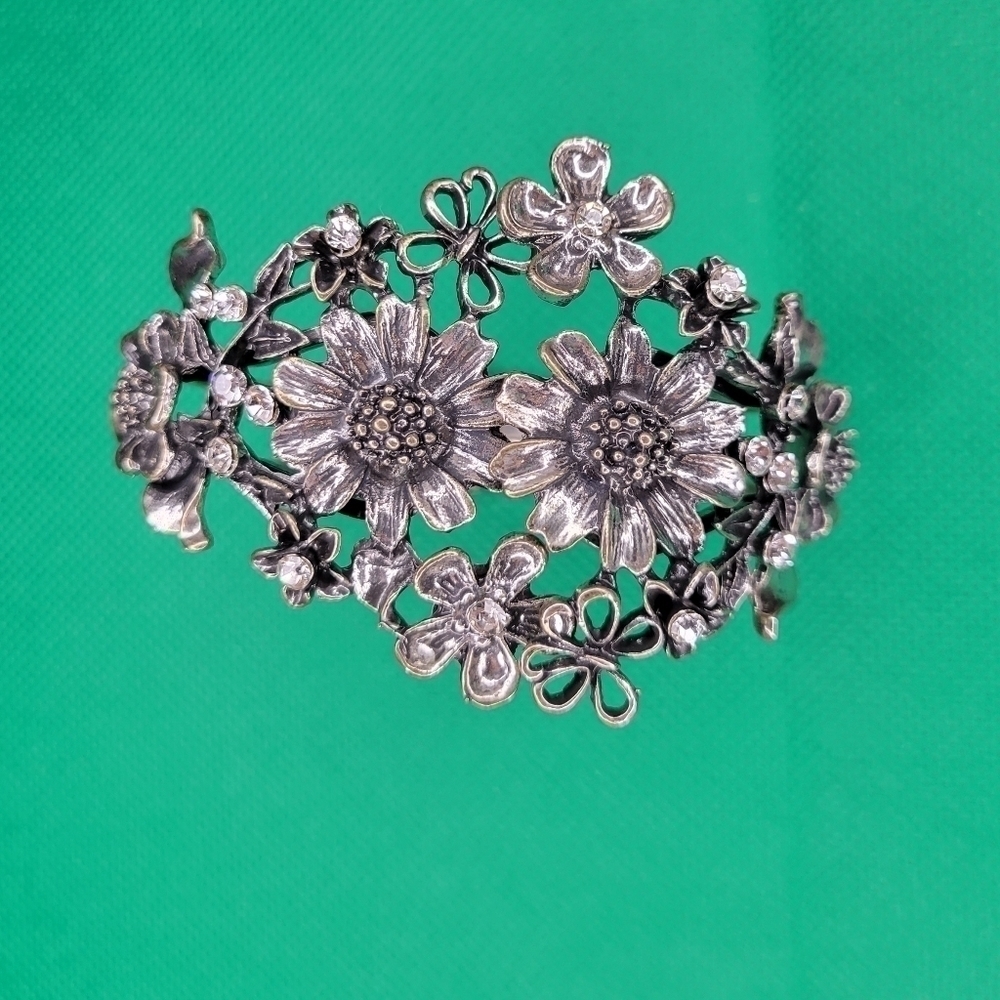 Vintage style 3-D Floral‎ Bracelet super cute.